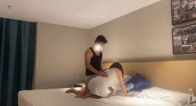 肉臀骚货遇上猛男打桩机