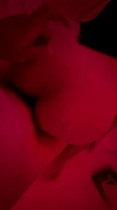 把单男的精液插进老婆的逼里